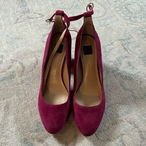 Pink pumps